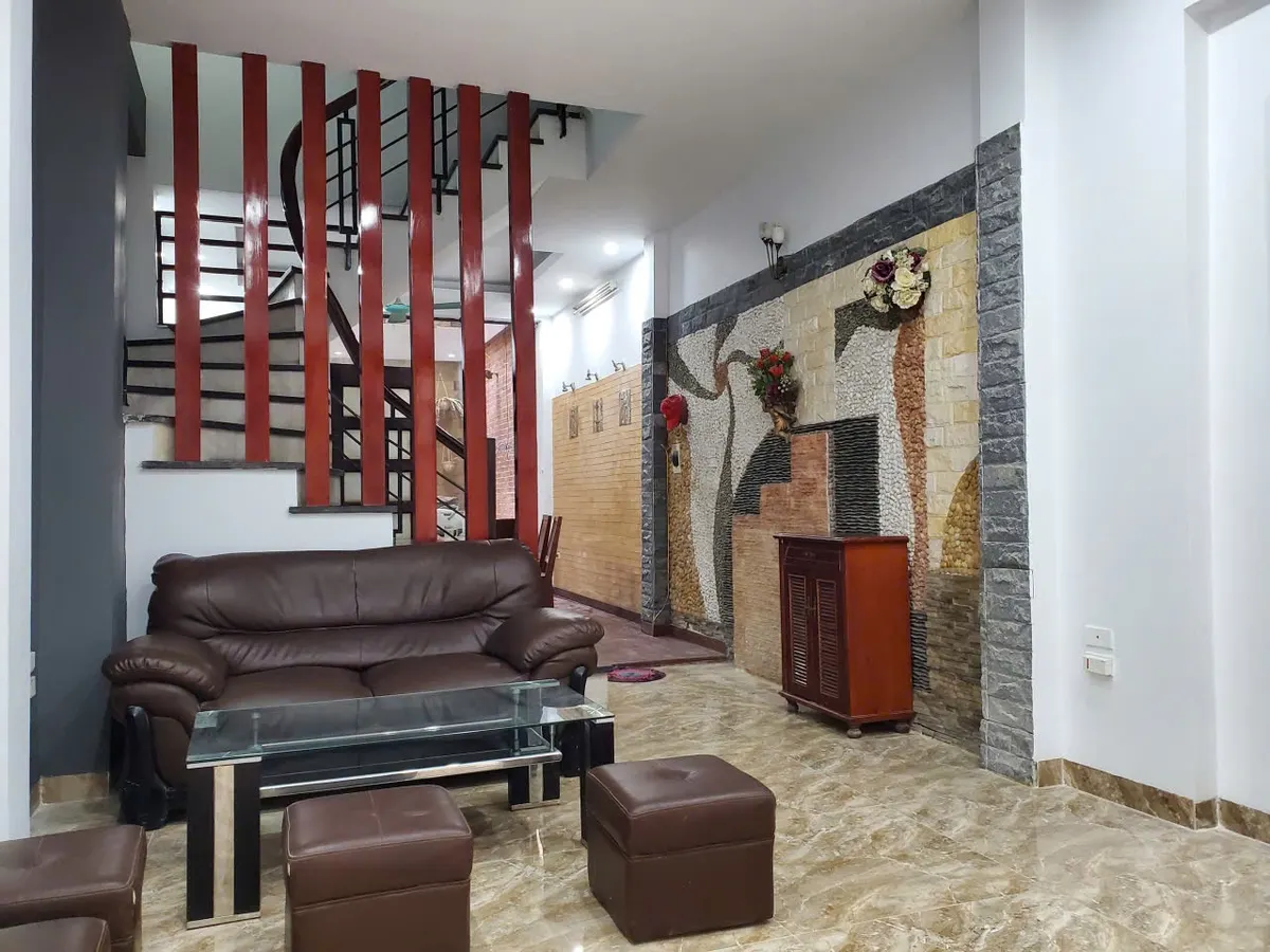 BÁN NHÀ 5 TẦNG TT ĐỐNG ĐA - GẦN PHỐ - NGÕ THÔNG - NHÀ DÂN XÂY CHẮC CHẮN - 2 THOÁNG VĨNH VIỄN .