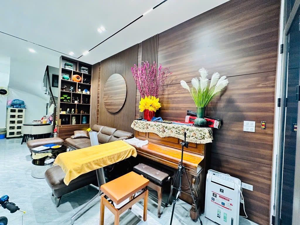 BÁN NHÀ CHU HUY MÂN - LONG BIÊN - NHÀ ĐẸP 6 TẦNG - NỘI THẤT NHƯ MỚI - VÀI BƯỚC RA PHỐ