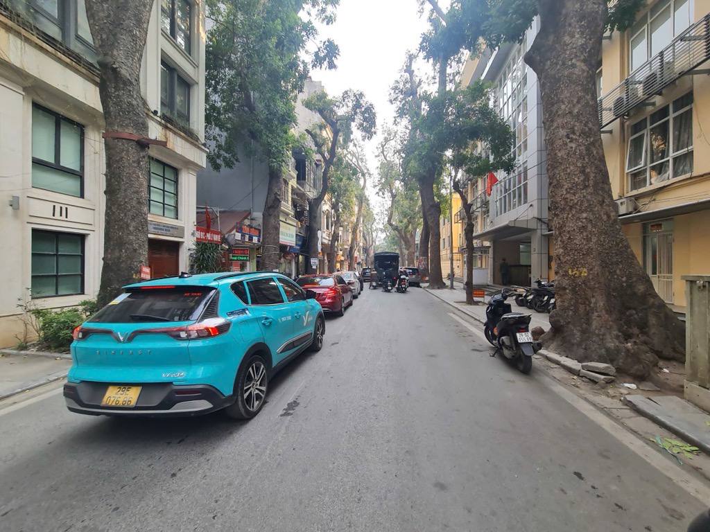 Nhà Phố Lý Nam Đế 97m cách Phố 20m Kinh doanh Homestay 37 Tỷ.