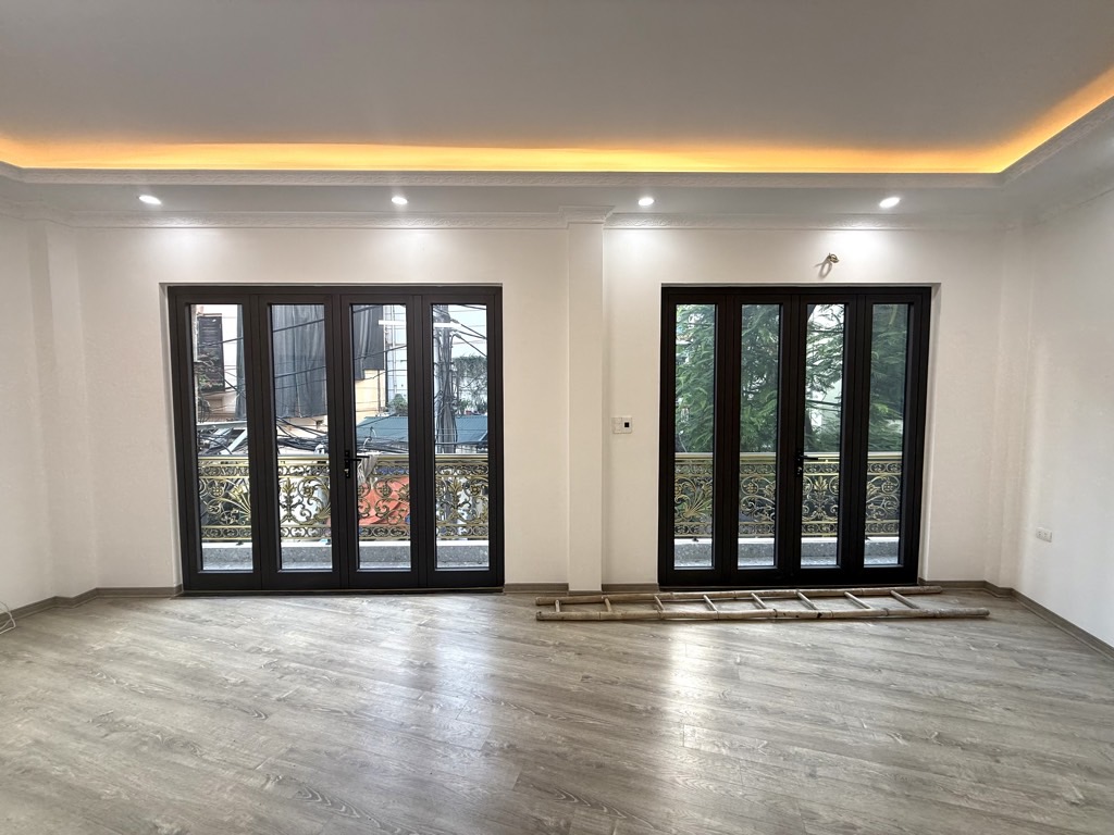 BÁN NHÀ ĐẸP NGUYỄN SƠN LONG BIÊN,THANG MÁY, LÔ GÓC. OTO-38M NHỈNH 11 TỶ (TL)