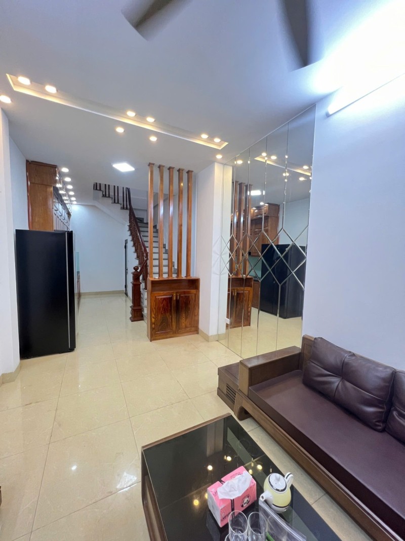 BÁN NHÀ NGỌC LÂM, LONG BIÊN – 33M², 5 TẦNG, 8.5 TỶ – Ô TÔ ĐỖ CỔNG