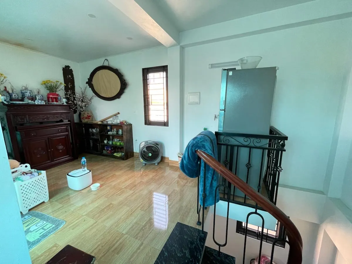 Bán Nhà Ngõ Kiến Thiết 26m2. 5 tầng. mặt tiền 4.5m. giá 8.2 tỷ Hai Bà Trưng Hà Nội