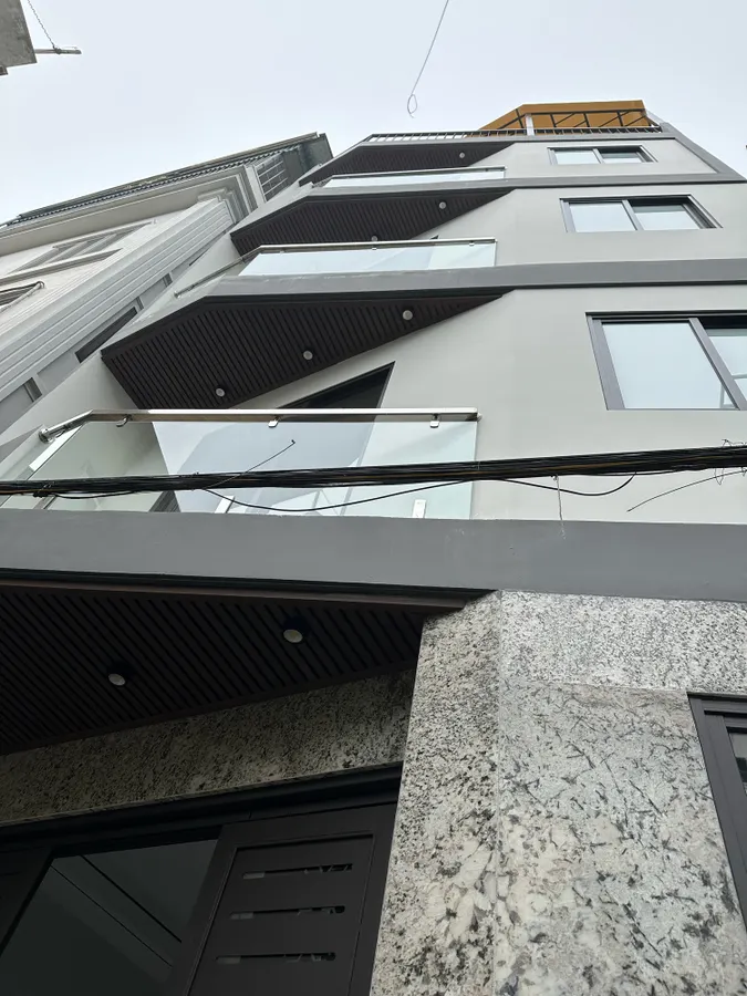 NHÀ MỚI -ĐẸP FULL NỘI THẤT Phố Thanh Am, 33m2 X 5 tầng Mặt tiền 5m X 5.6 Tỷ.