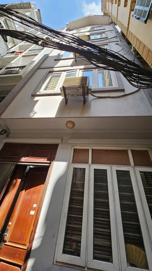 Bán Nhà Đường Láng 38m2. 5 tầng. mặt tiền 4.3m, giá 12.5 tỷ Đống Đa Hà Nội