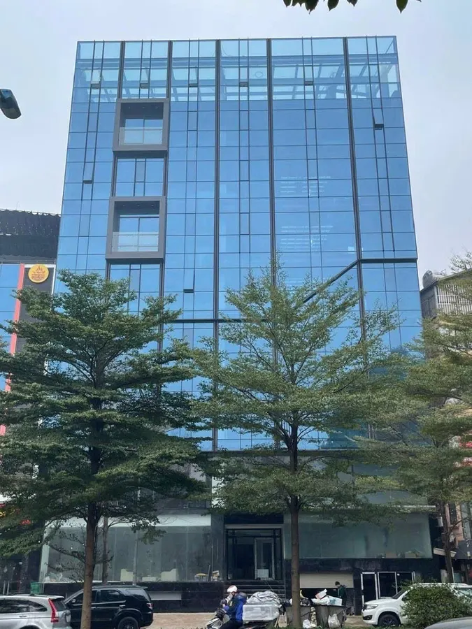 TÒA NHÀ SIÊU VÍP - MP KINH DOANH SIÊU ĐẸP- BA THOÁNG - VỈA HÈ 10M