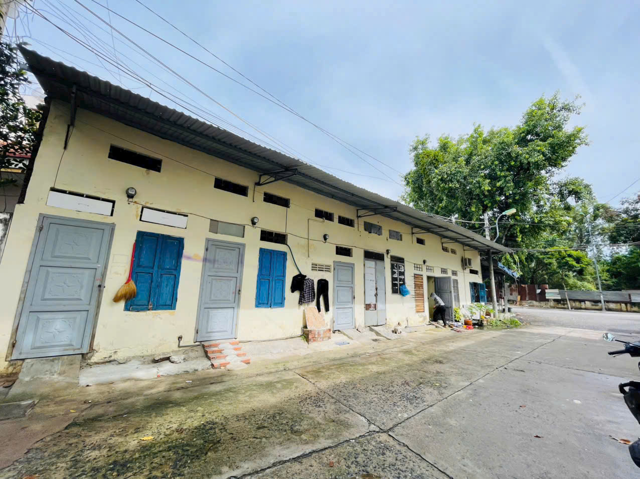 Lô góc Nguyễn Thị Định và đường Phan Như Cẩn đối diện sân bay cũ. Khu quân đội an ninh thuộc dạng vip ở Nha Trang. Cách