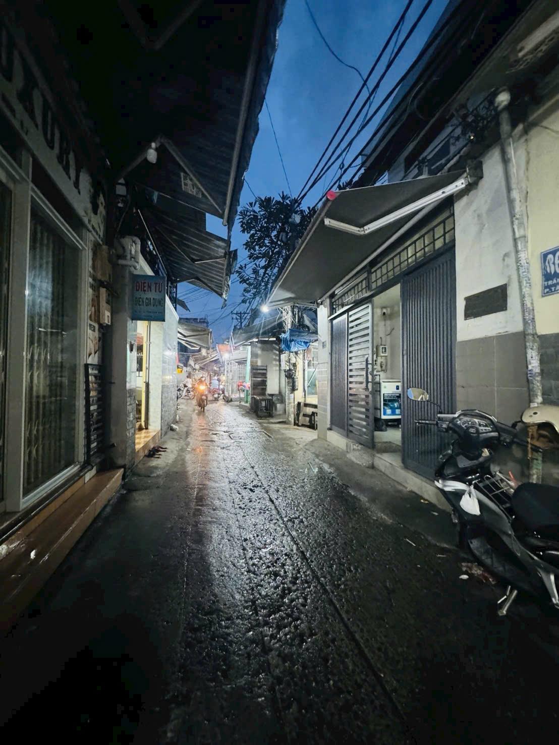 Mặt tiền kinh doanh – Ô tô tới nhà – 3 tầng – Giá chỉ hơn 2 tỷ- Tân Hưng, Quận 7