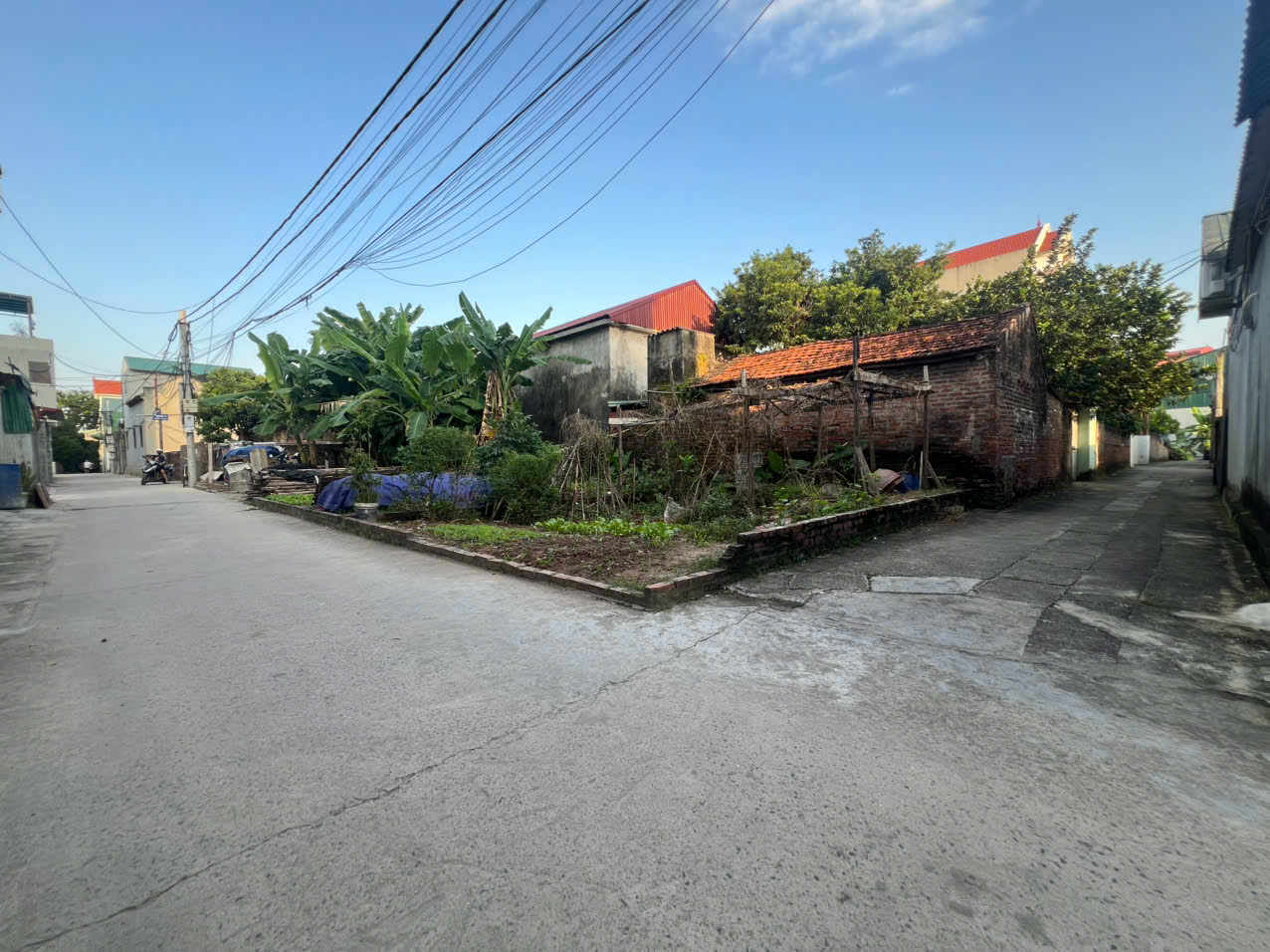 CC EM CẦN BÁN LÔ ĐẤT 43M HIỆP THẬN TÂM HIỆP NGAY CẦU PHÙNG. ĐAN PHƯỢNG. HÀ NỘI. CHỈ 100M RA TỚI ĐƯỜNG 32 CŨ. GIÁ CHỈ