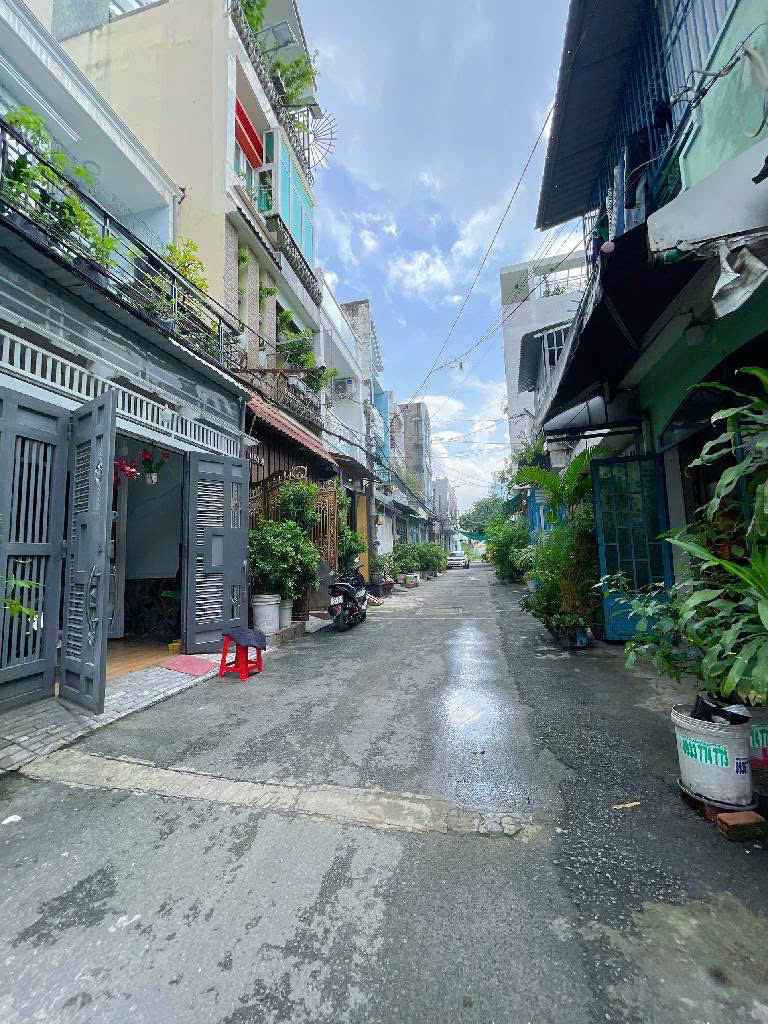 NHÀ HẺM 8M, 4 TẦNG, GIÁP AEON TÂN PHÚ - 66.5M2, (4x17), GIÁ CHỈ 5.75 TỶ.