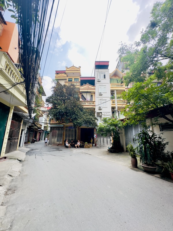 Thanh Xuân, ô tô tránh đỗ 100m chỉ 18,5 tỷ, nở hậu thần tài