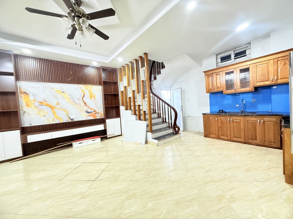 BÁN NHÀ GIA QUẤT LONG BIÊN, OTO, DÂN XÂY,MT RỘNG, 56M NHỈNH 5 TỶ(TL)