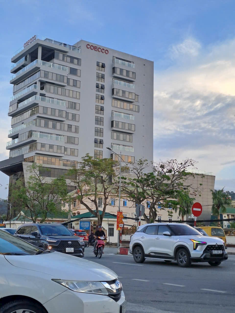 Tòa nhà mặt phố trung tâm Quận 1 tp Hồ Chí Minh