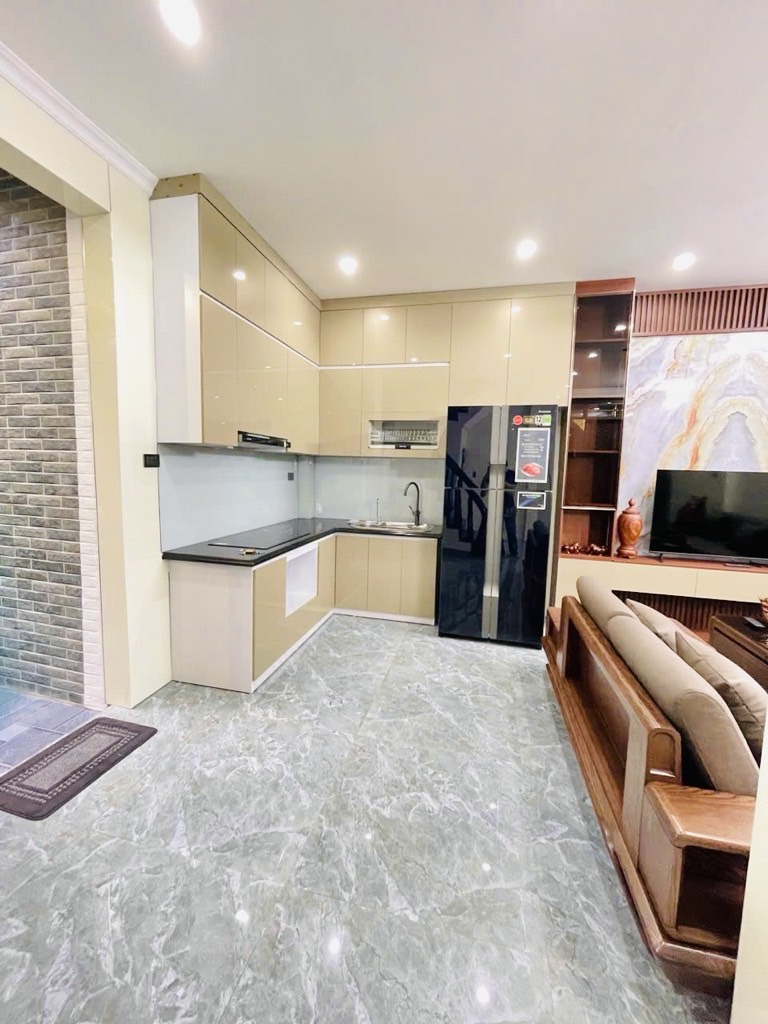 BÁN NHÀ NGỌC THUỴ LONG BIÊN, DÂN XÂY-OTO-40M- NHỈNH 6 TỶ(TL)