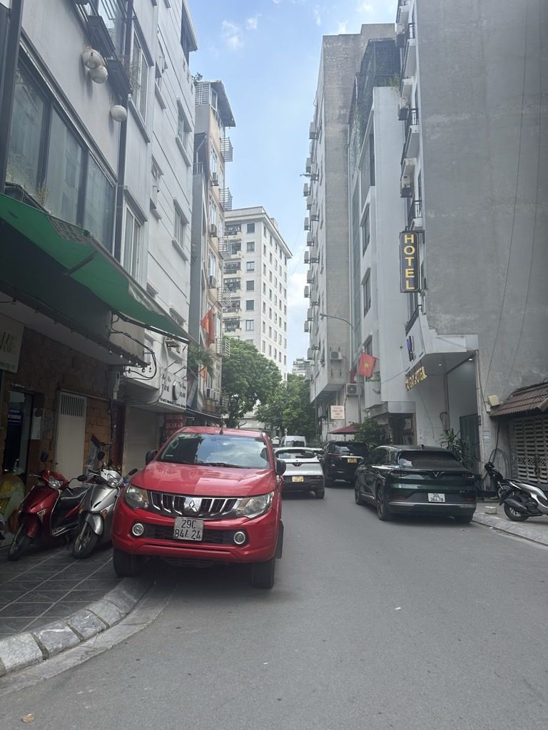 SIÊU ĐỈNH NHÀ GIÀNH CHO NGƯỜI CÓ TẦM VỪA Ở VÀ KINH DOANH MỌI LOẠI HÌNH. Ô TÔ KINH DOANH - NGÕ THÔNG.