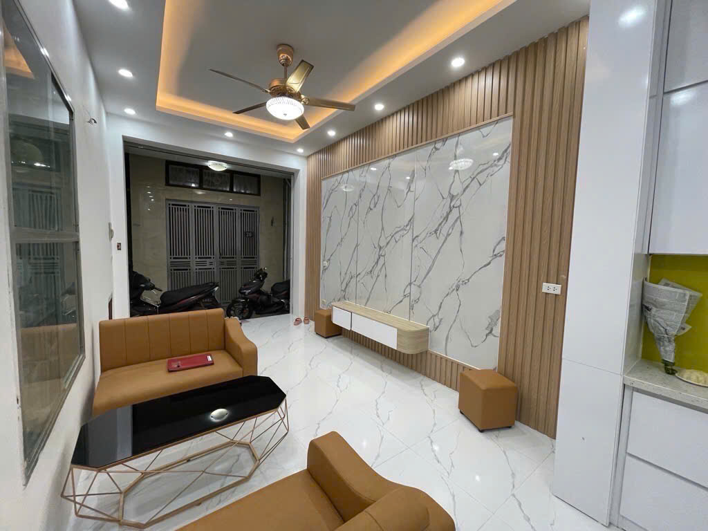 Hoàng Văn Thái 30m 4 tầng chỉ 6,7 tỷ, gần mặt phố, vị trí vàng