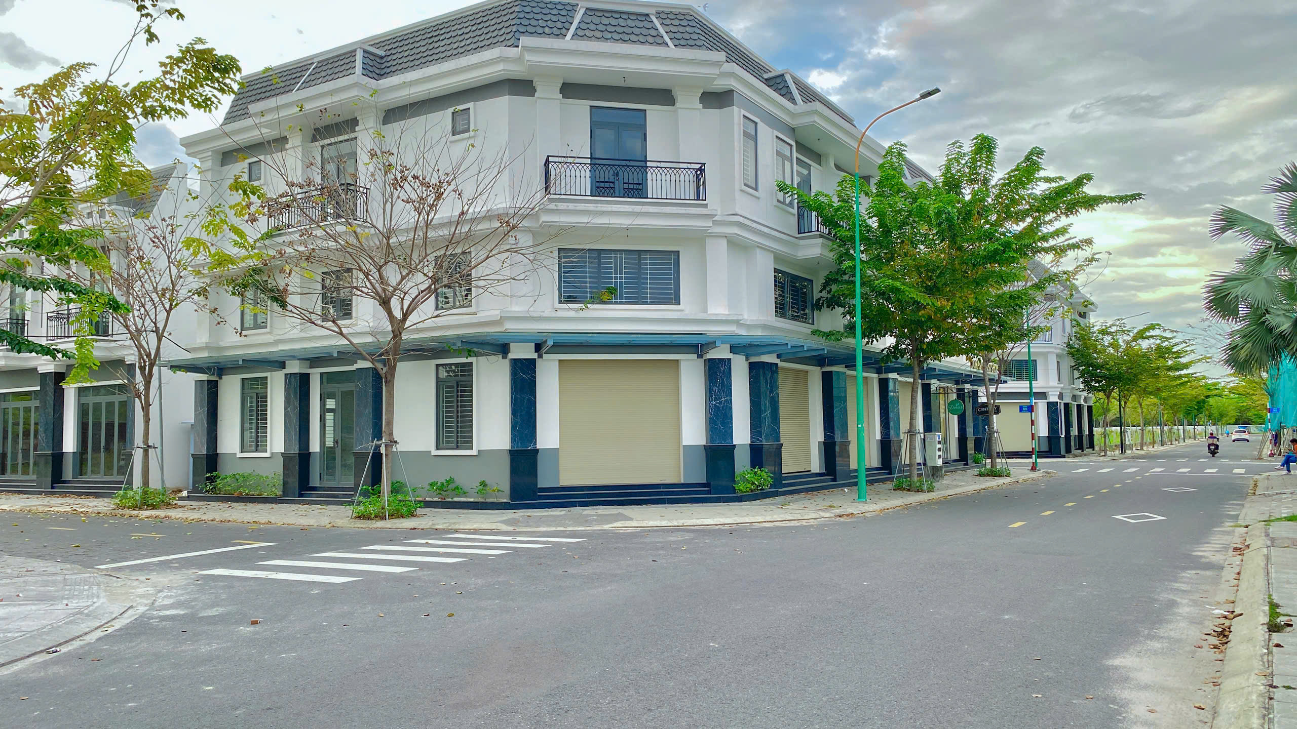 Thổ cư 100%, xây dựng chuẩn chỉnh Châu Âu – Hạ tầng hoàn thiện, dân cư đông đúc