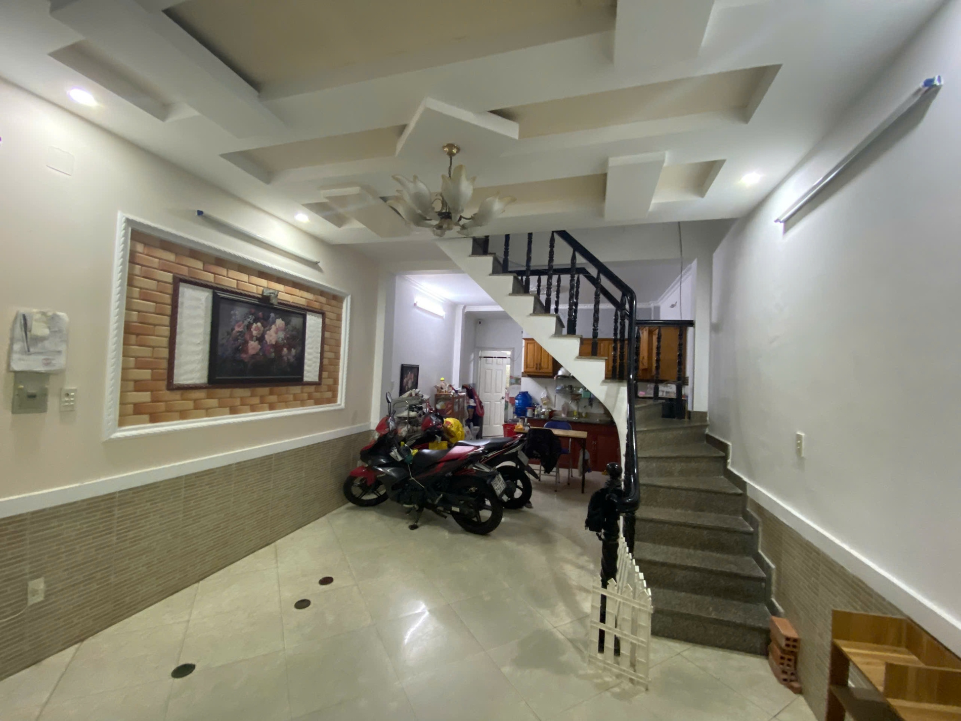 Ngay Emart Phan Văn Trị! Bán nhà mới đep 4 tầng - DT 4x10m - HXH ngủ nhà. Gía 8tỷ5 thương lượng