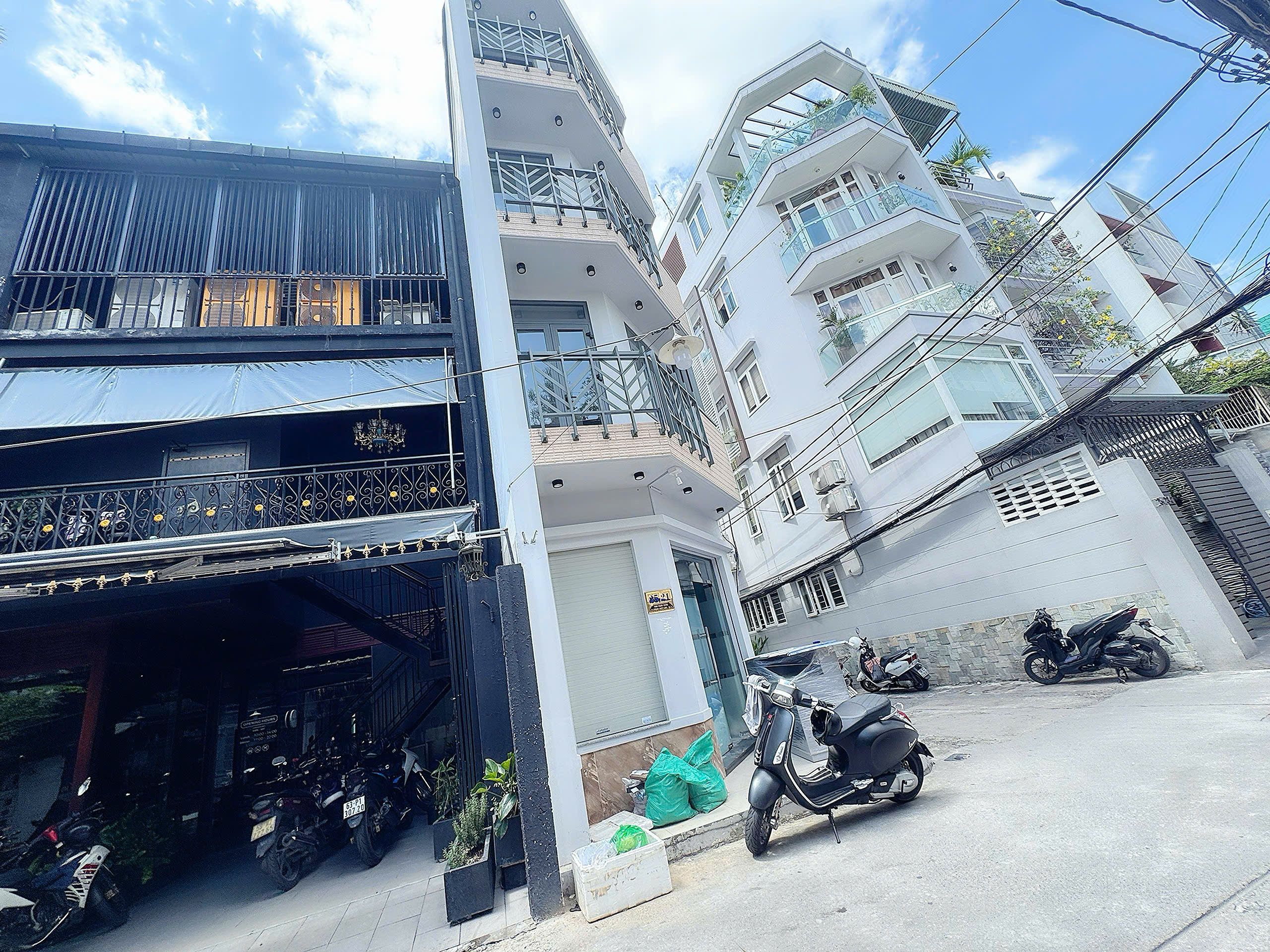 CHÍNH CHỦ BÁN CHDV SIÊU ĐẸP - GÓC 2 MẶT TIỀN HXH THÔNG Đ. TÔN THẤT TÙNG, QUẬN 1 - DÒNG TIỀN ĐỀU