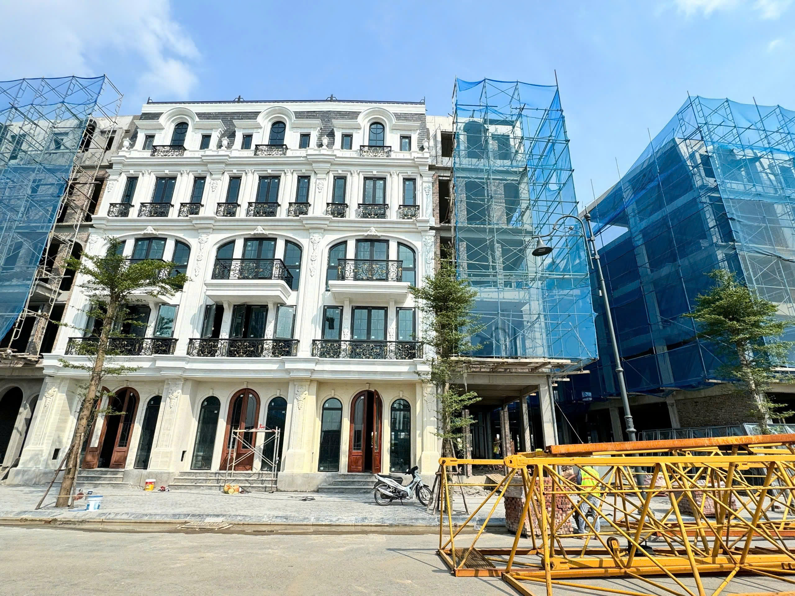 BẢNG HÀNG NOBLE PALACE ĐƯỜNG NỐI HOÀNG QUỐC VIỆT KÉO DÀI LH;0931982626