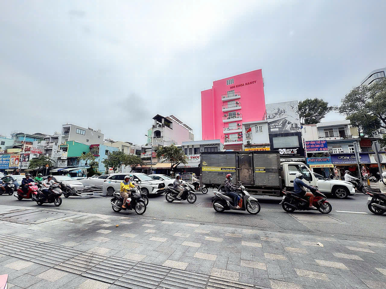 CHÍNH CHỦ BÁN NHÀ 3 TẦNG MTKD Đ. NGUYỄN VĂN CỪ - NGAY NGÃ 4 TRẦN HƯNG ĐẠO, QUẬN 1 - 4,4M*38M - ĐẤT FULL THỔ CƯ