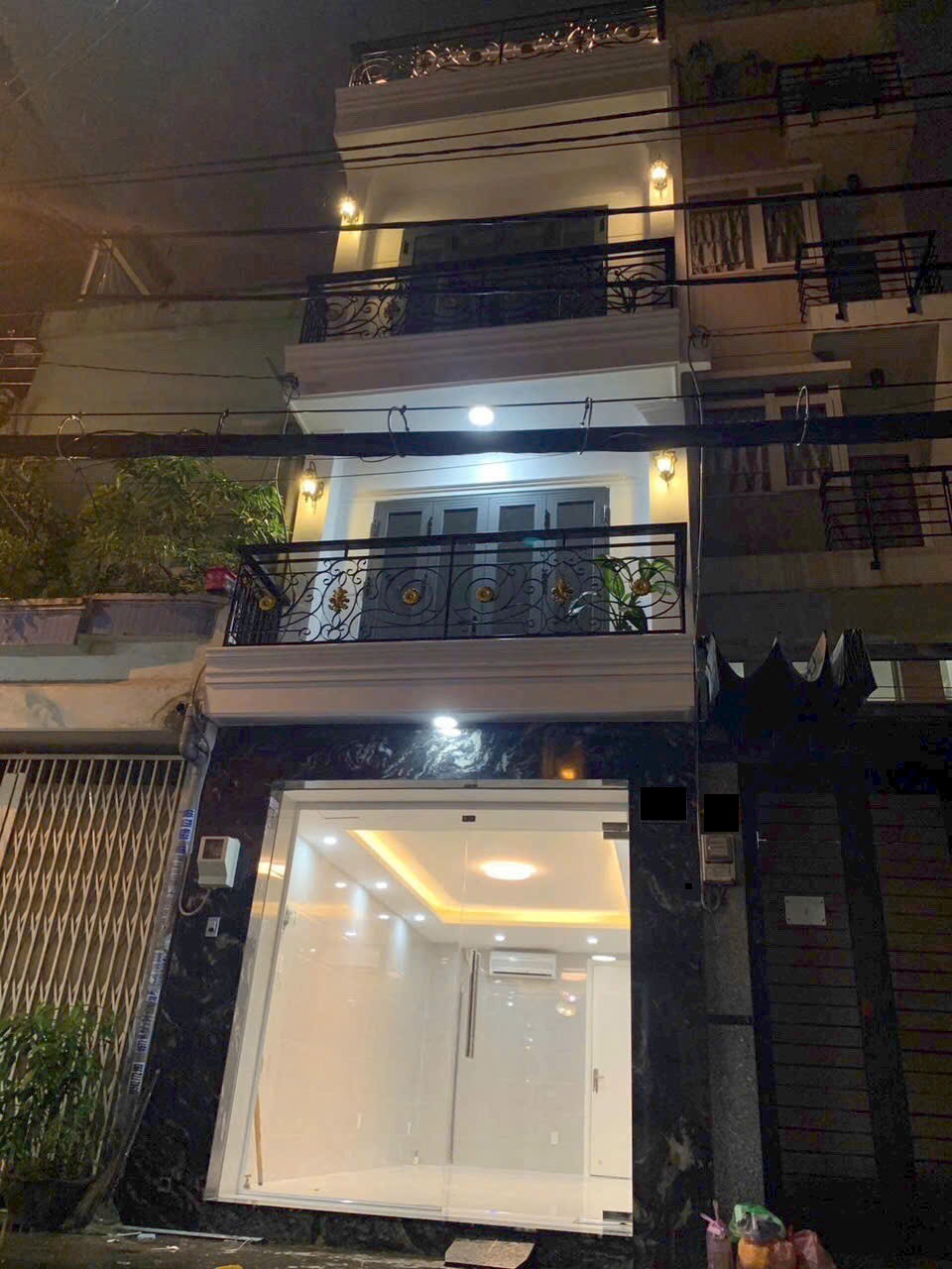 MT Giá Rẻ - Nguyễn Thượng Hiền , P5 , Phú Nhuận . - Đoạn xe hơi hai chiều .