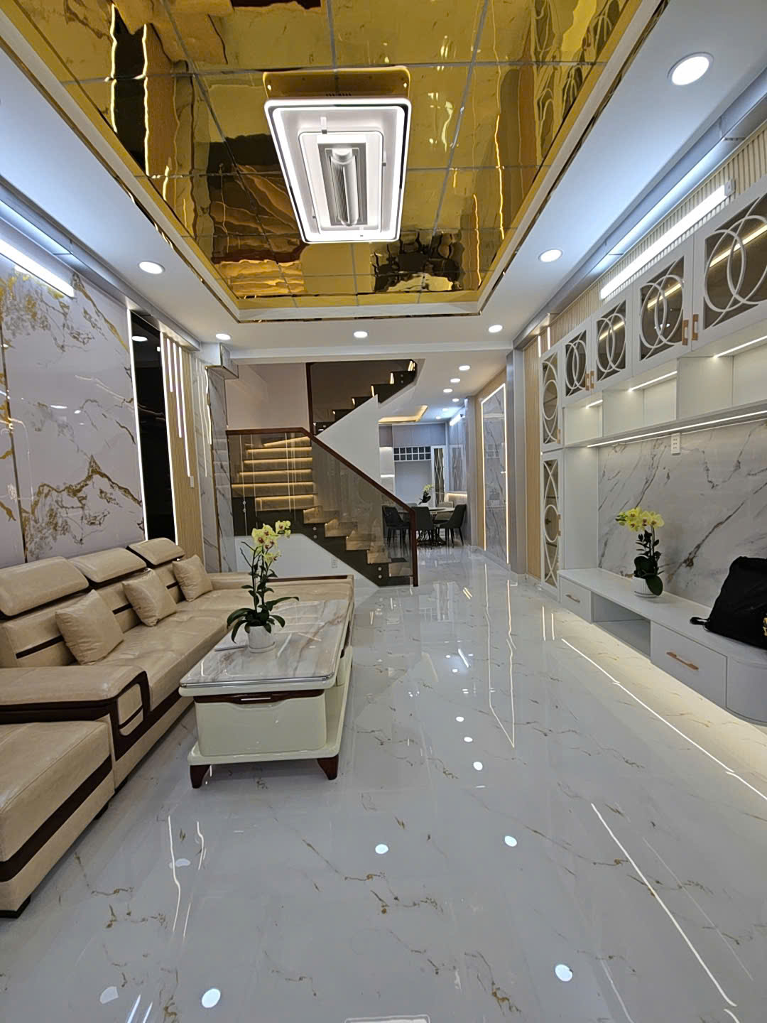 CẠNH Phú Mỹ Hưng VIP nhất VN phú Thuận Q 7 Ngang 4 dài 15 M CÓ 83 TRIỆU M2 3 TẤM MỚI