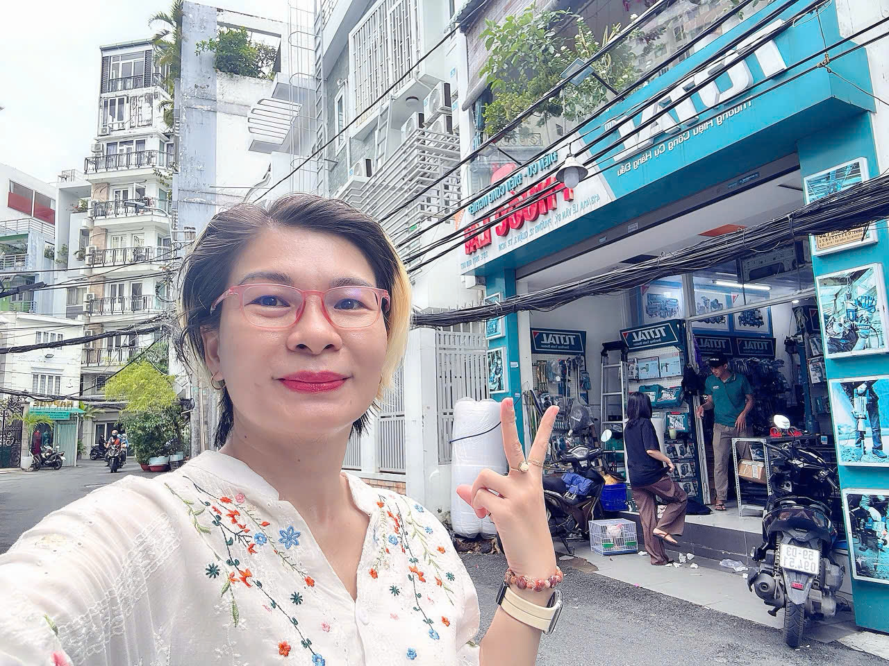 BÁN NHÀ 4 TẦNG XE HƠI NGỦ TRONG NHÀ Đ.LÊ VĂN SỸ, QUẬN 3 - NGANG ĐẸP 7,6M*14M - HDT ĐỀU 30TR/TH - GIANG