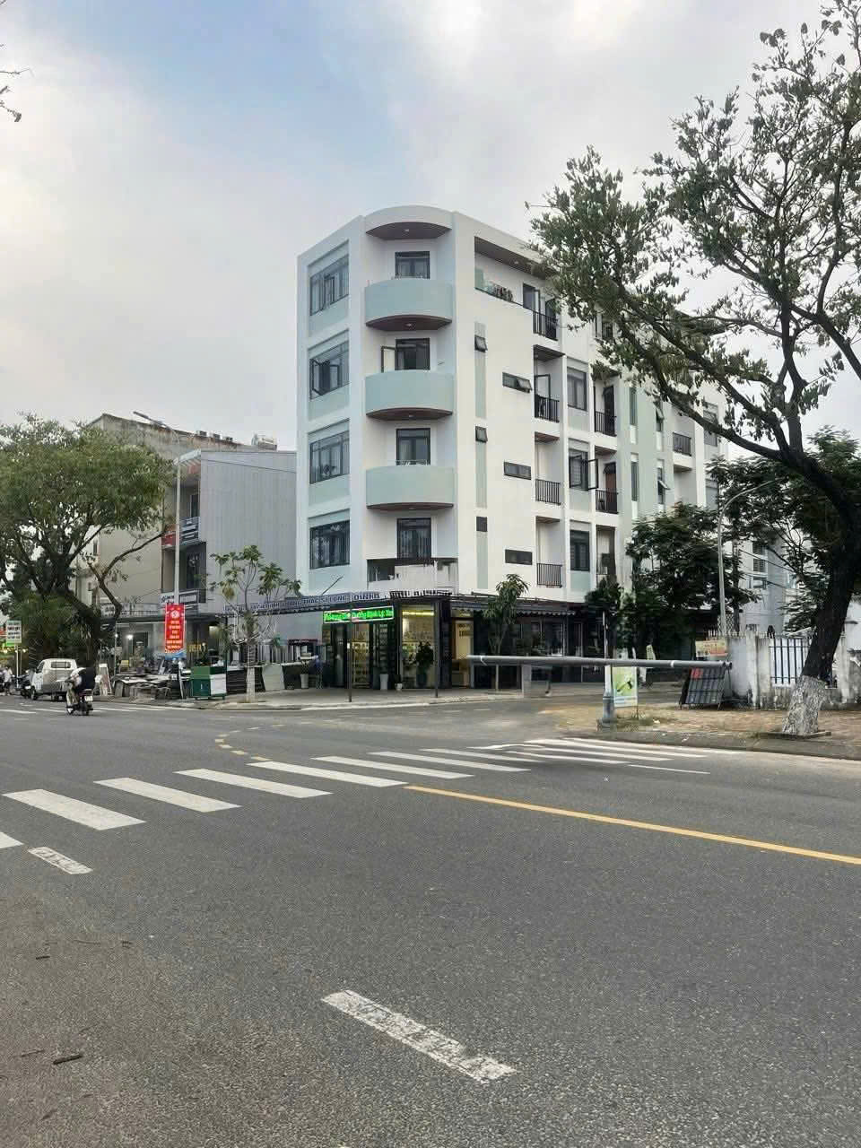 Bán Tòa căn hộ 5 tầng nằm trên LÔ GỐC 2 mặt tiền đường 15m Hòa Minh, Liên Chiểu, Đà Nẵng.