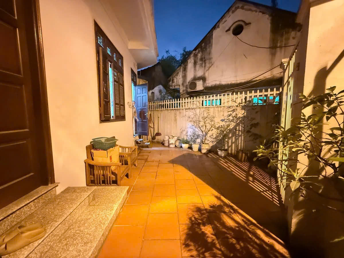 Bán nhà phố Kim Mã chỉ 12 tỷ 66m2, 3 tầng đẹp, mặt tiền 5m nhà 3 thoáng hiếm Ba Đình