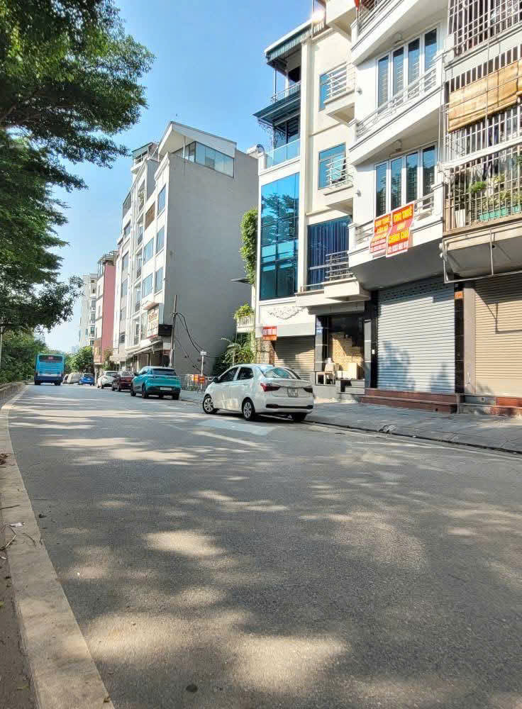 Bán nhà đường Bưởi! Diện tích 25m,6 tầng đầy đủ công năng! Đường trước nhà 20m