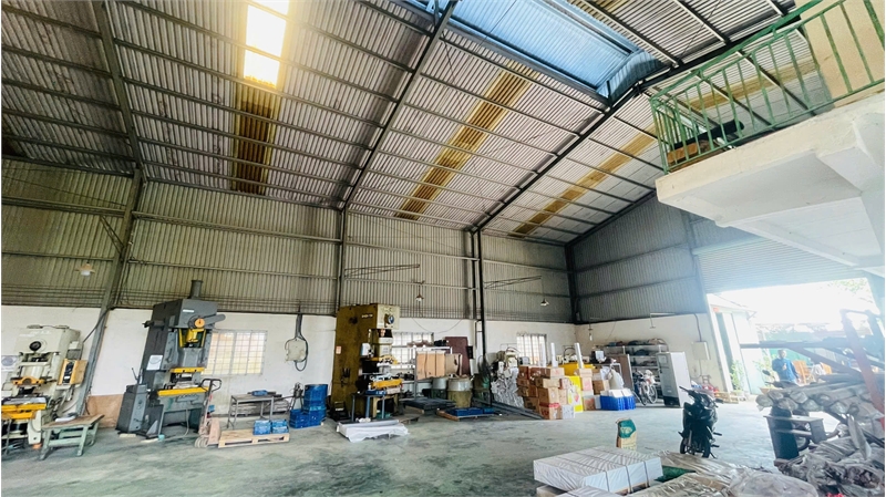 XT561 cho thuê nhà xưởng, kho lưu hàng, giao thông thuận lợi trống kho bàn giao liền