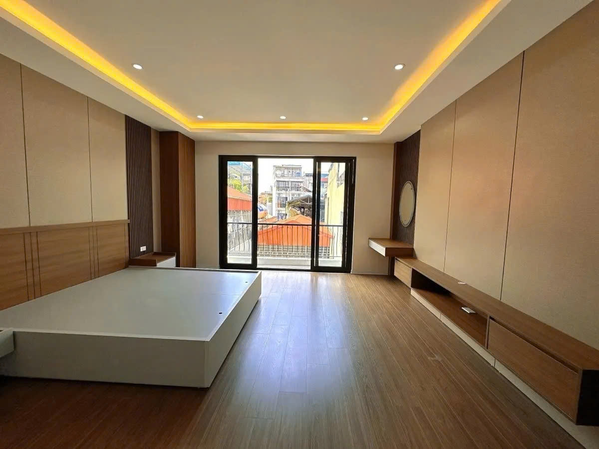 Bán nhà phố Vương Thừa Vũ 50m² x 5 tầng, thang máy, ngõ thông ô tô đỗ cửa giá 16.7 tỷ
