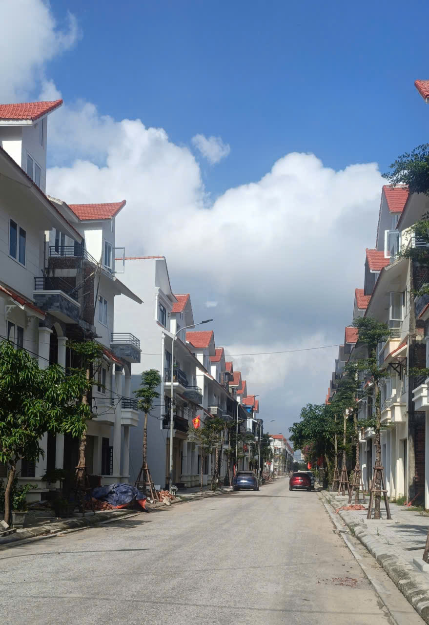 Liền kề Cienco5 - 75m2 Đất -MT5m, vỉa hè KD, ô tô tránh, giá 10.28 tỷ