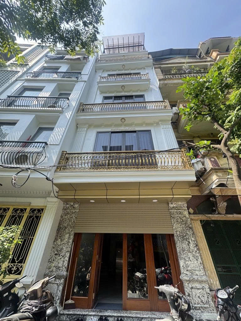 Siêu phẩm phố Trần Quang Diệu 75m2, 6T thang máy, MT5m Gara 3 ô tô tránh sát Vườn Hoa