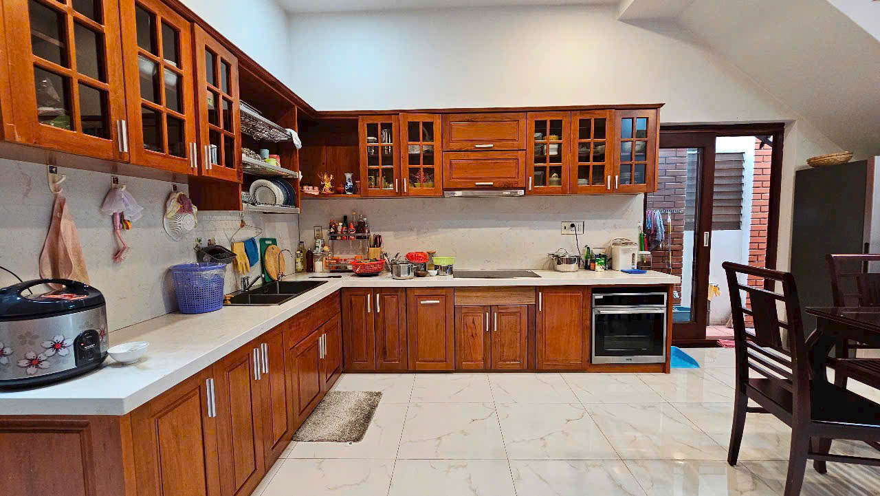 Nhà 3 tầng đường Hồ Xuân Hương - Nha Trang Diện tích 101m2 Giá 7,3 tỷ mọi thông tin chi tiết vui lòng liên hệ e