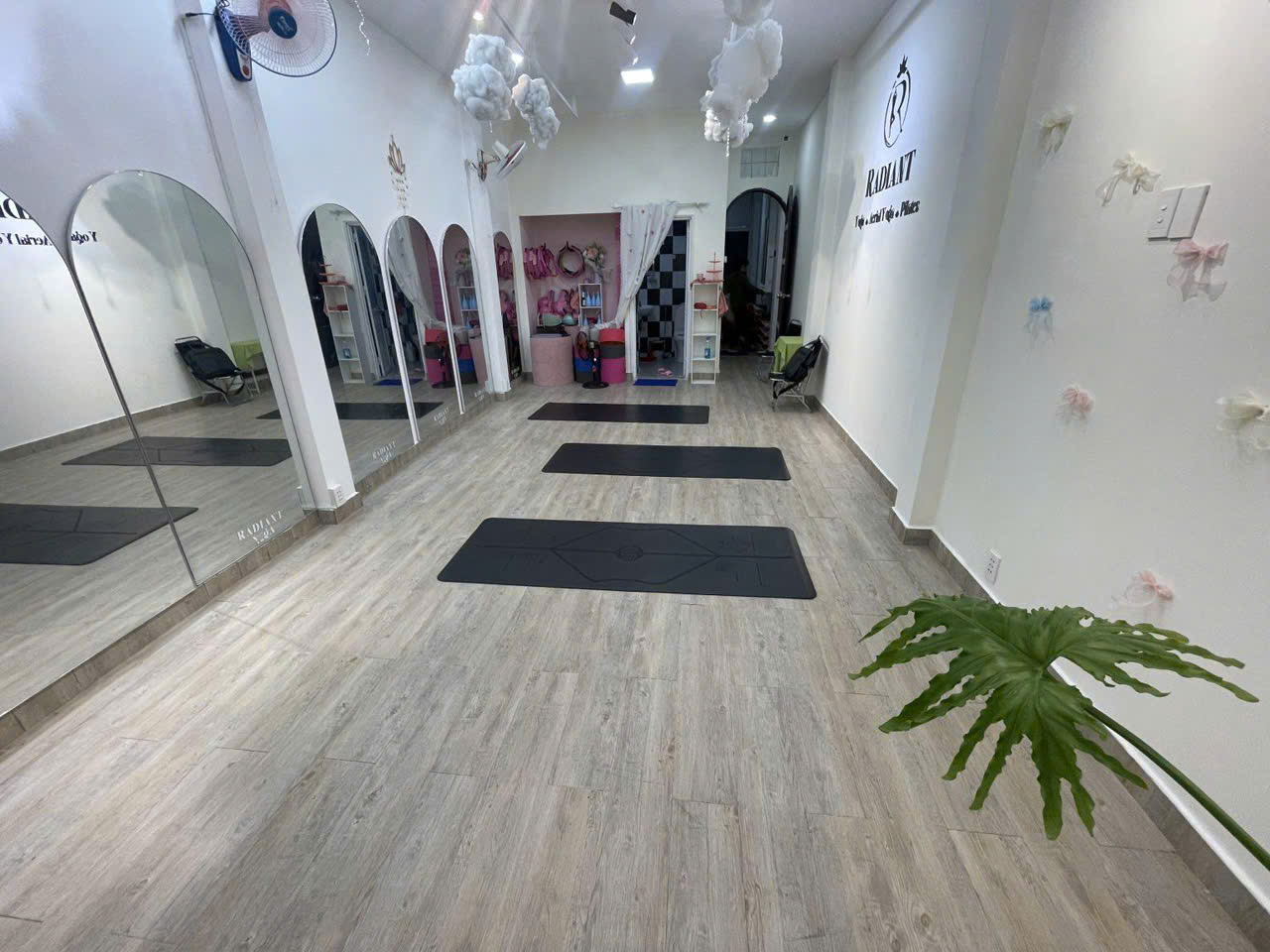 Quận 1 – Nguyễn Trãi ! MB ĐẸP LẮM ! SANG MB LẦU 2 GIÁ RẺ 12 tr ! đường khu kinh doanh sầm uất , vị trí đẹp, Tel :