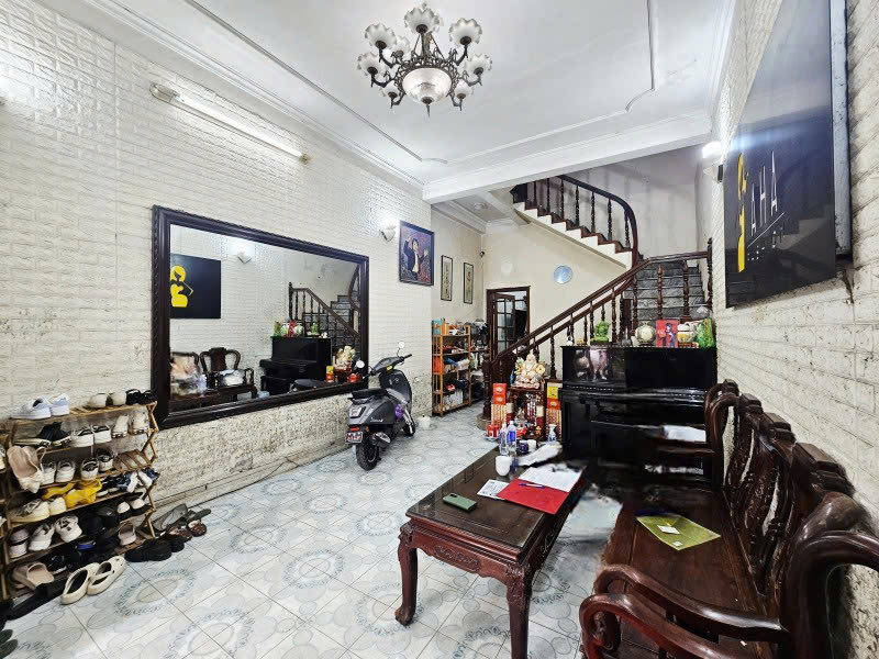 BÁN NHÀ PHỐ NGUYỄN KHANG Ở KINH DOANH NGÕ THÔNG Ô TÔ 7 CHỖ VÀO NHÀ GIÁ 18 TỶ