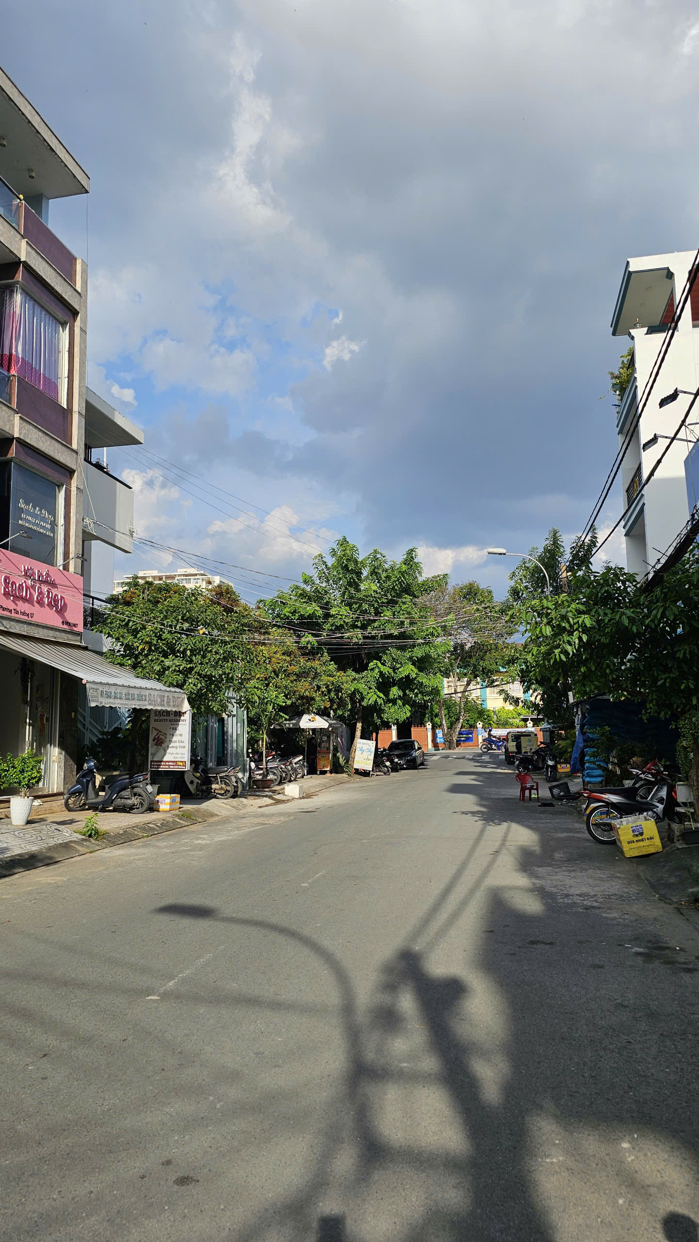 MẶT TIỀN KINH DOANH TÂN PHÚ NGUYỄN THỊ THẬP Q7 NGANG 5 X 15 CÓ 12 TỎI