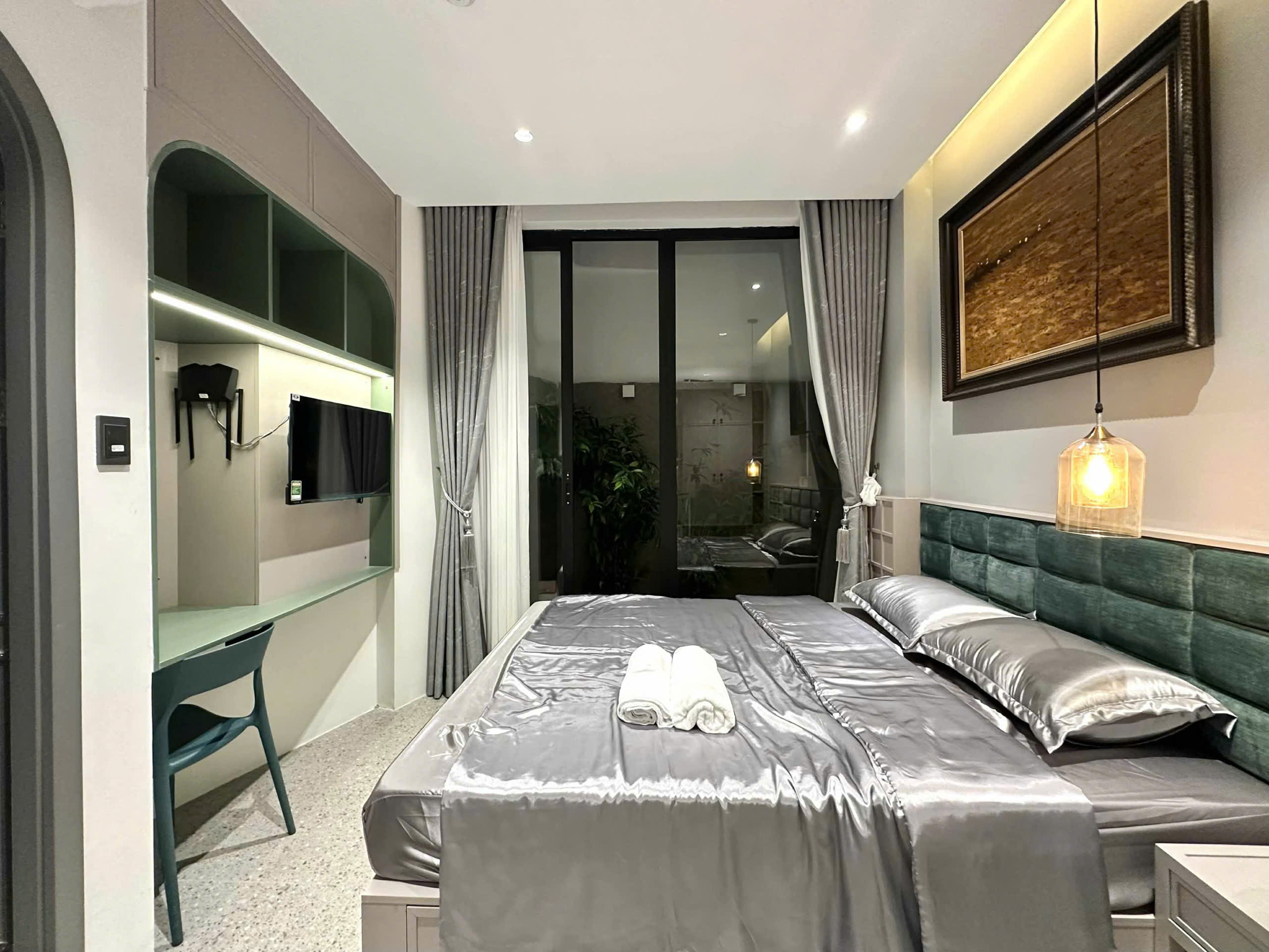 Hiếm - Dt 1 tỷ năm - P/I 7.4% - 4 tầng - 8phong airbnb - 66m2 ( 5.2 x13 m ) - A4 - Ngay Phan Xích Long - 13.68 tỷ