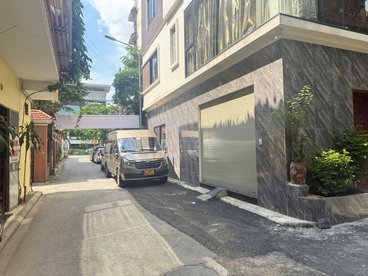 VỊ TRÍ ĐẮC ĐỊA – Ô TÔ TRÁNH – GARA – THANG MÁY – FULL NỘI THẤT CAO CẤP