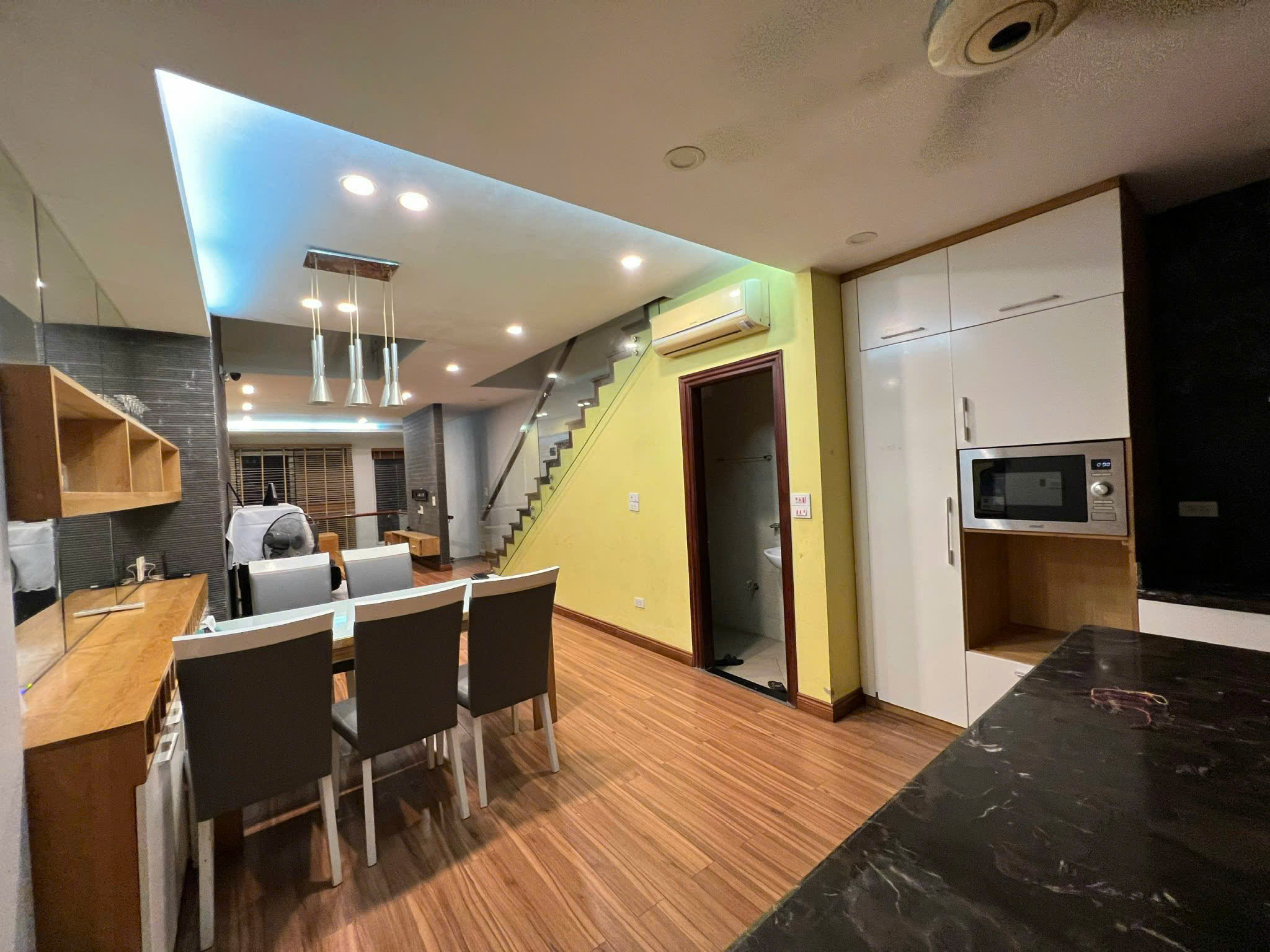 Giá rẻ nhất khu, bán nhà Võng Thị, 90m, mặt tiền 8m, ở hoặc xây CHDV, chỉ 20.x tỷ