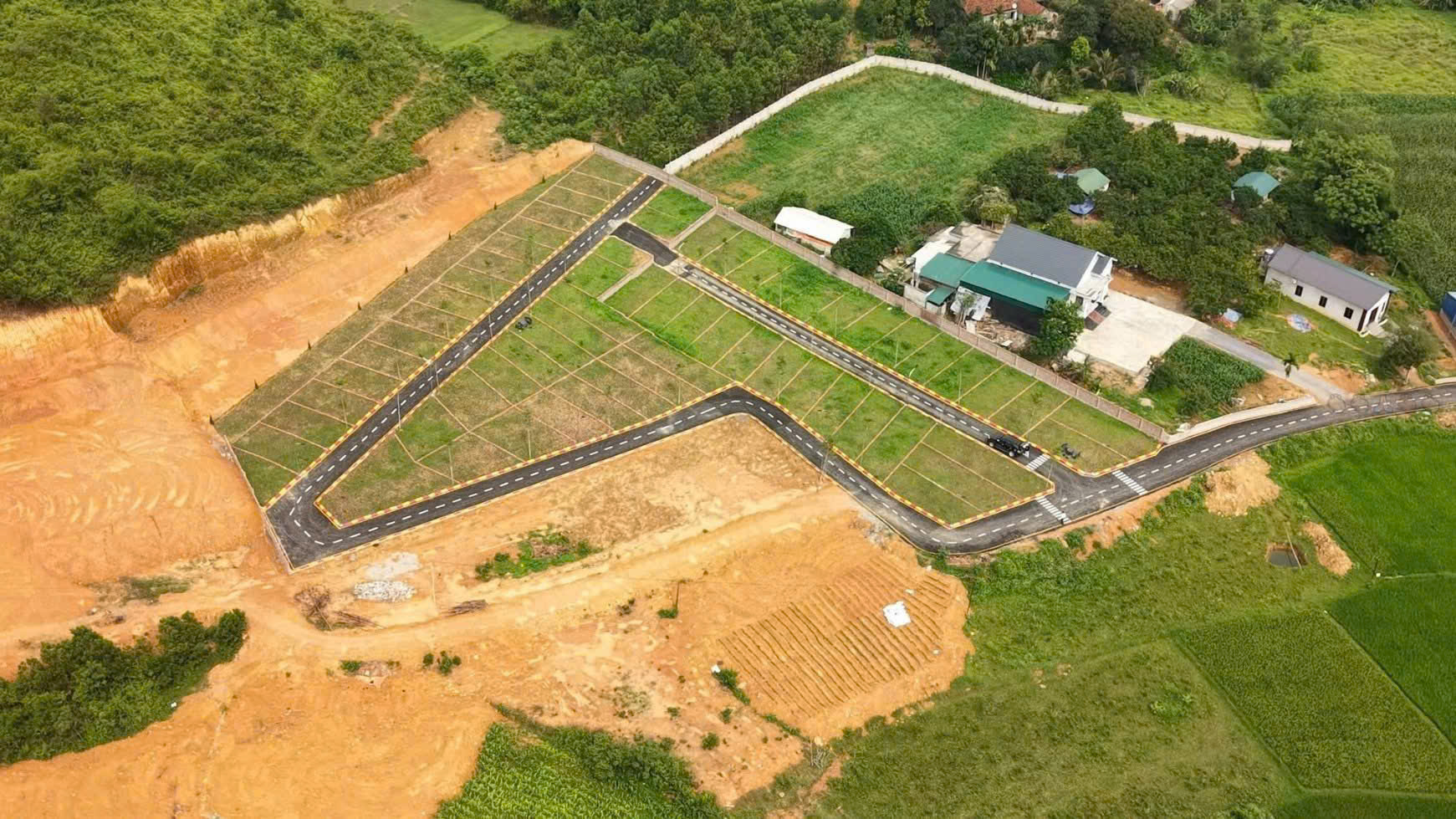 SỞ HỮU ĐẤT VÀNG BA HÀNG - ĐỒI CHỈ TỪ 500 TRIỆUHOÀ BÌNH 1.3: ĐẦU TƯ AN TOÀN