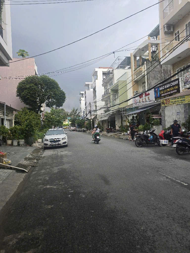 MẶT TIỀN ĐƯỜNG SỐ 79 GIAO NGUYỄN THỊ THẬP TÂN QUY Q7 NGANG 4 DÀI 19 - 4T CÓ 200 TRIỆU M2 XÍU