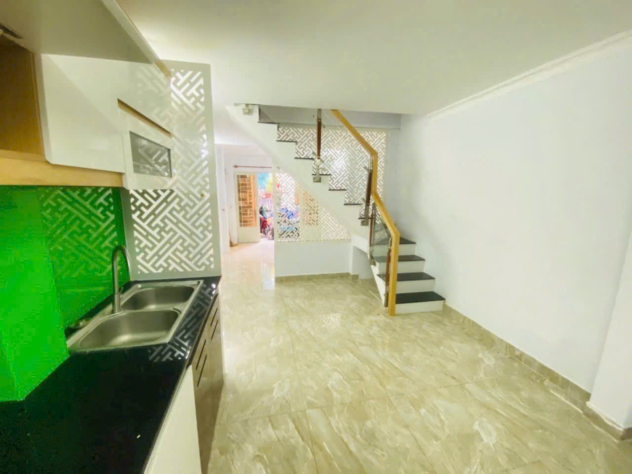 GẤP BÁN - GẦN MT LÊ QUANG ĐỊNH -35M2 -3 TẦNG - 4 PN - HẺM 3 M - 4.X