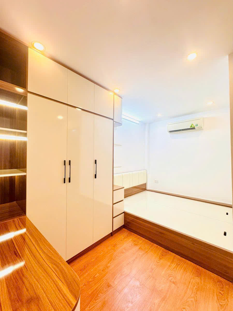 BÁN NHÀ MẶT PHỐ CHÙA BỘC 35 TỶ – KINH ĐÔ THỜI TRANG – KINH DOANH