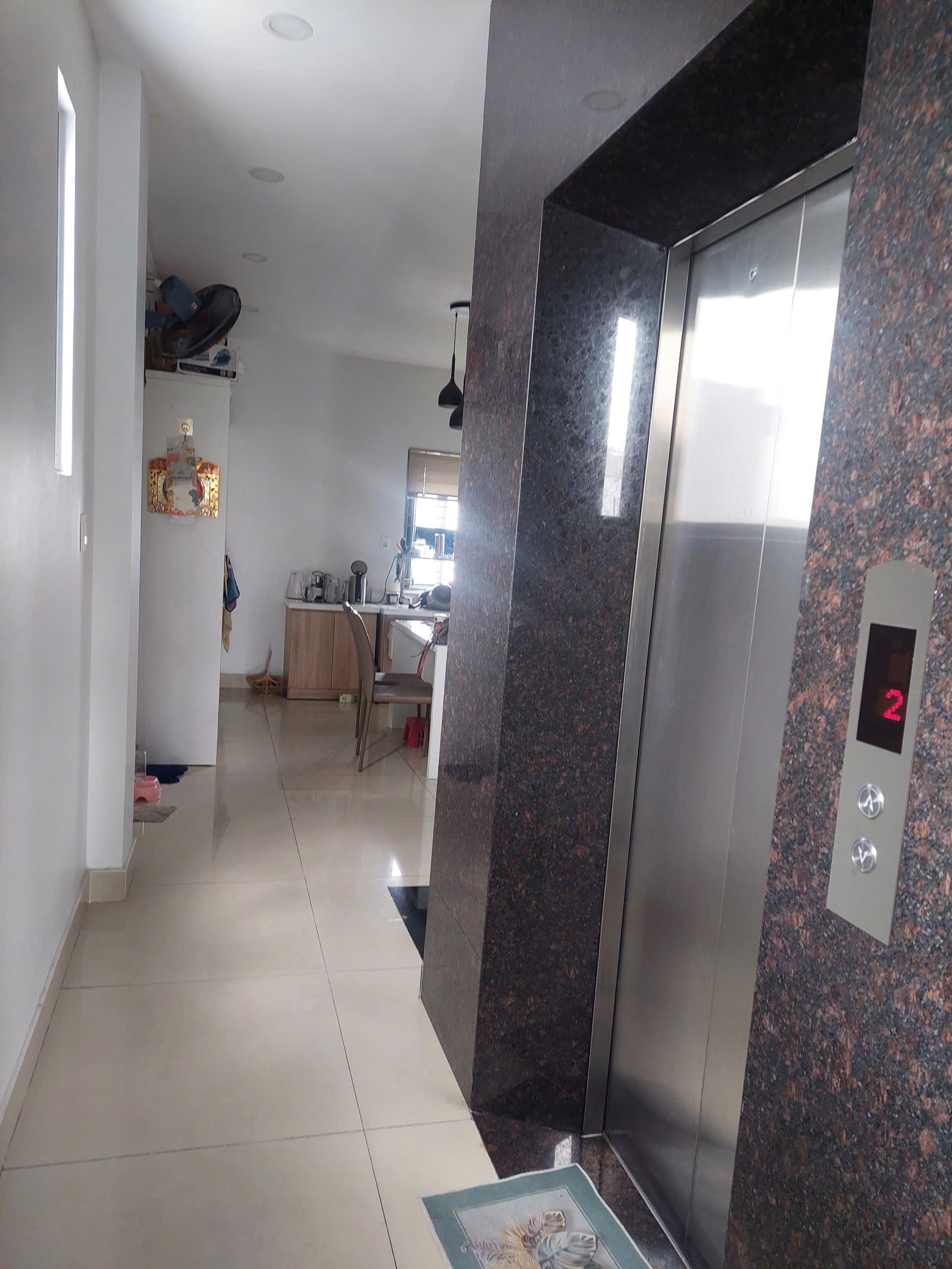 Bán nhà Nguyễn Tư Nghiêm Bình trưng tây 100m, 5 tầng khu vip