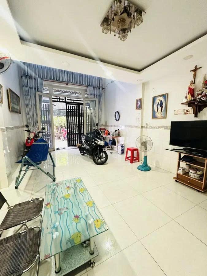 NHÀ BÁN - BÌNH TÂN - SÁT TÂN PHÚ - 4 X15M - 2 TẦNG - HẺM 6M - GIÁ 5 TỶ