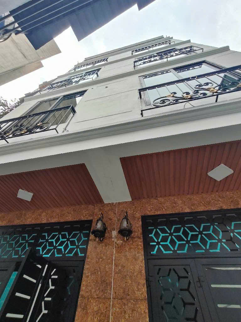 Thị trấn Văn Điển, 62m2 xây thành 2 nhà 5 tầng *ở một bên còn 1 bên cho thuê* 9.5 tỉ