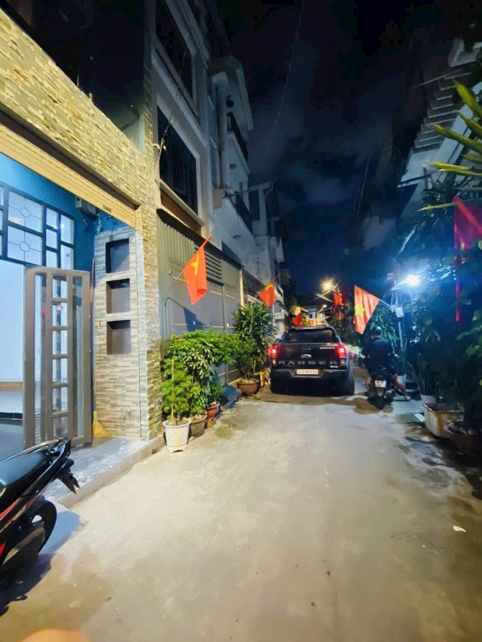 Ô TÔ NGỦ NHÀ - NGUYỄN XÍ 2 CHIỀU - 4 TẦNG - 3PN - DT 17 TR- GIÁ CHỈ 7.8 TỶ TL