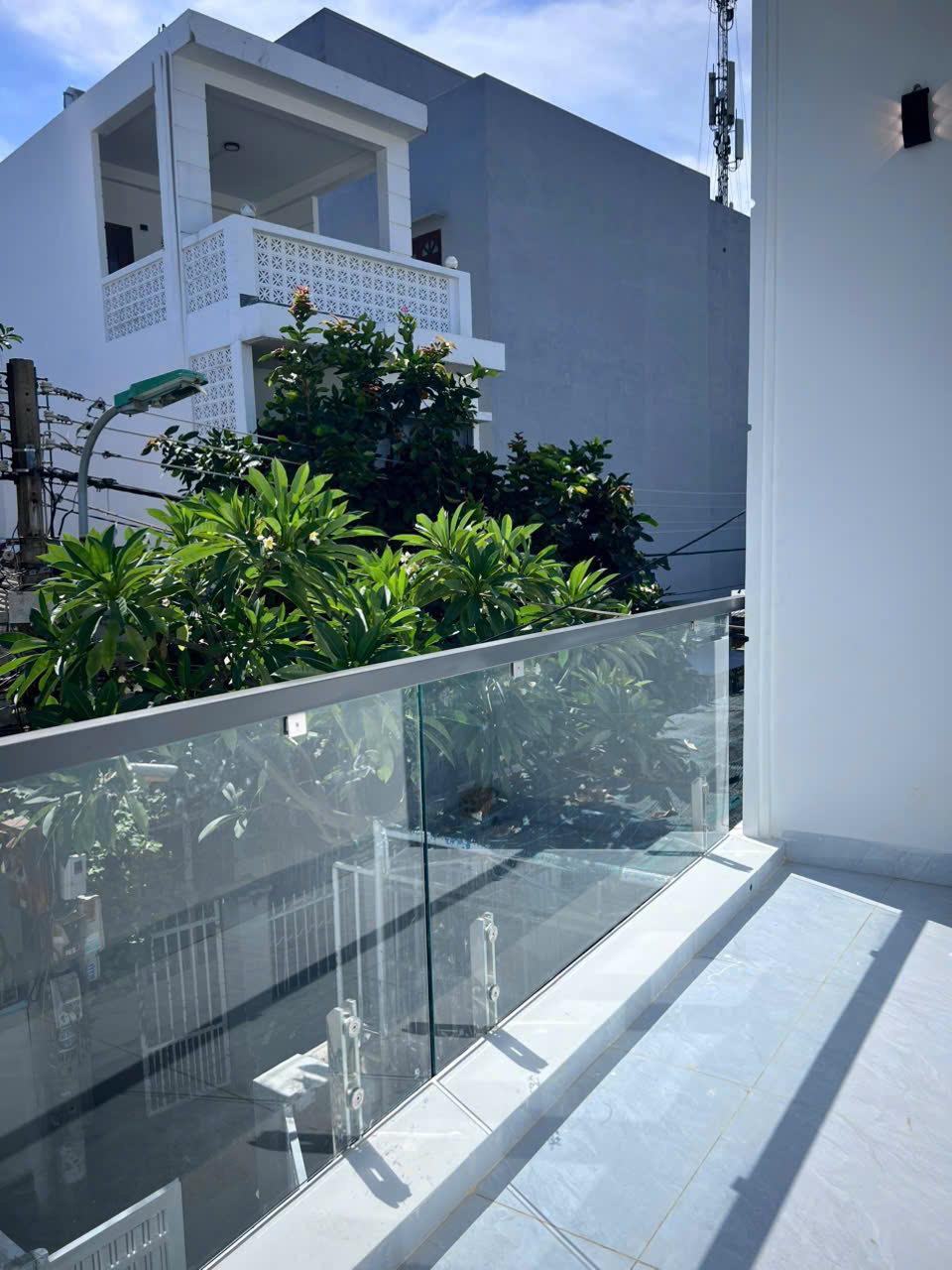 BÁN NHÀ MỚI HẺM OTO PHƯỚC LONG, NAM NHA TRANG. .